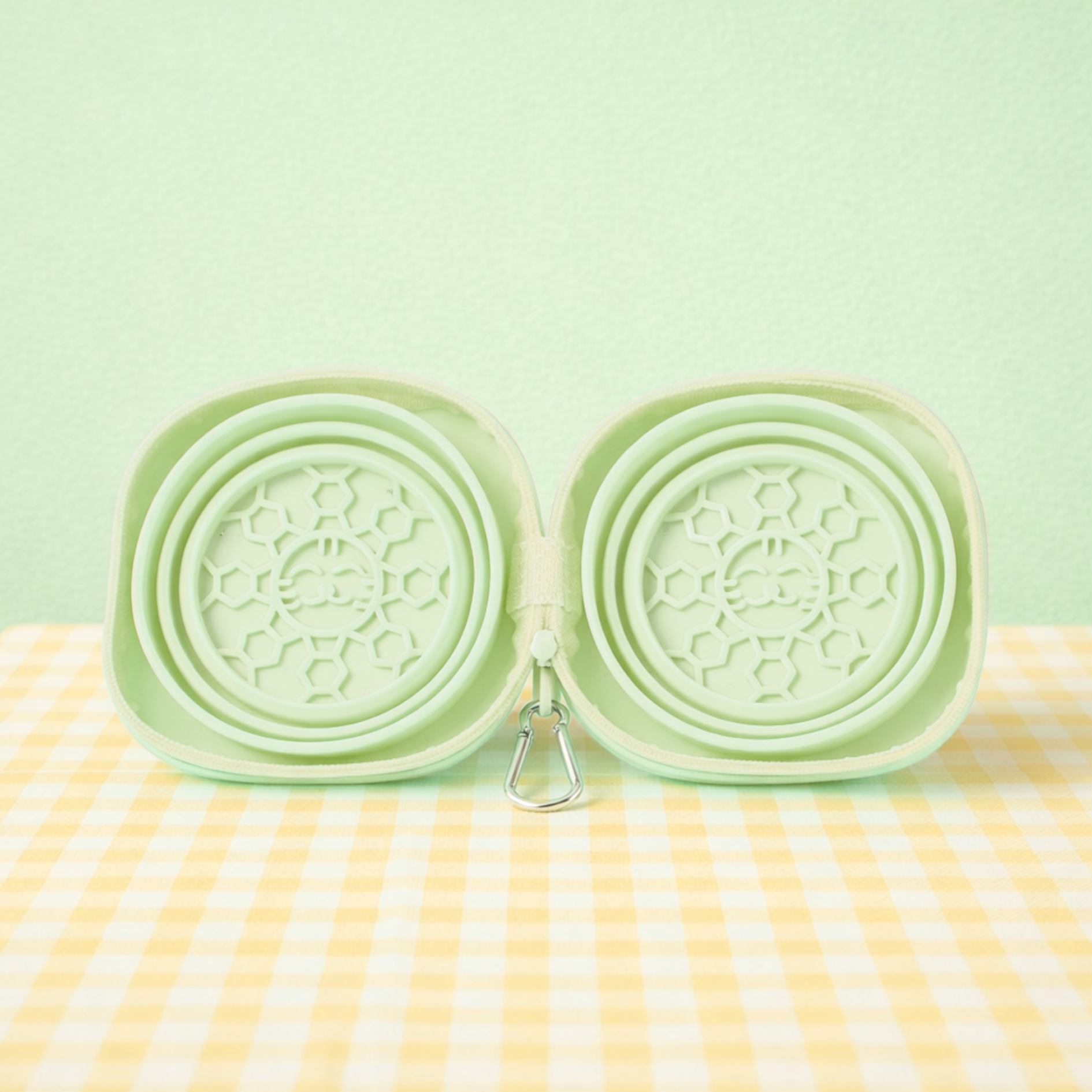 Squish-N-Feed Silicone Cup - Pet Silicone Folding Bowl with Zipper